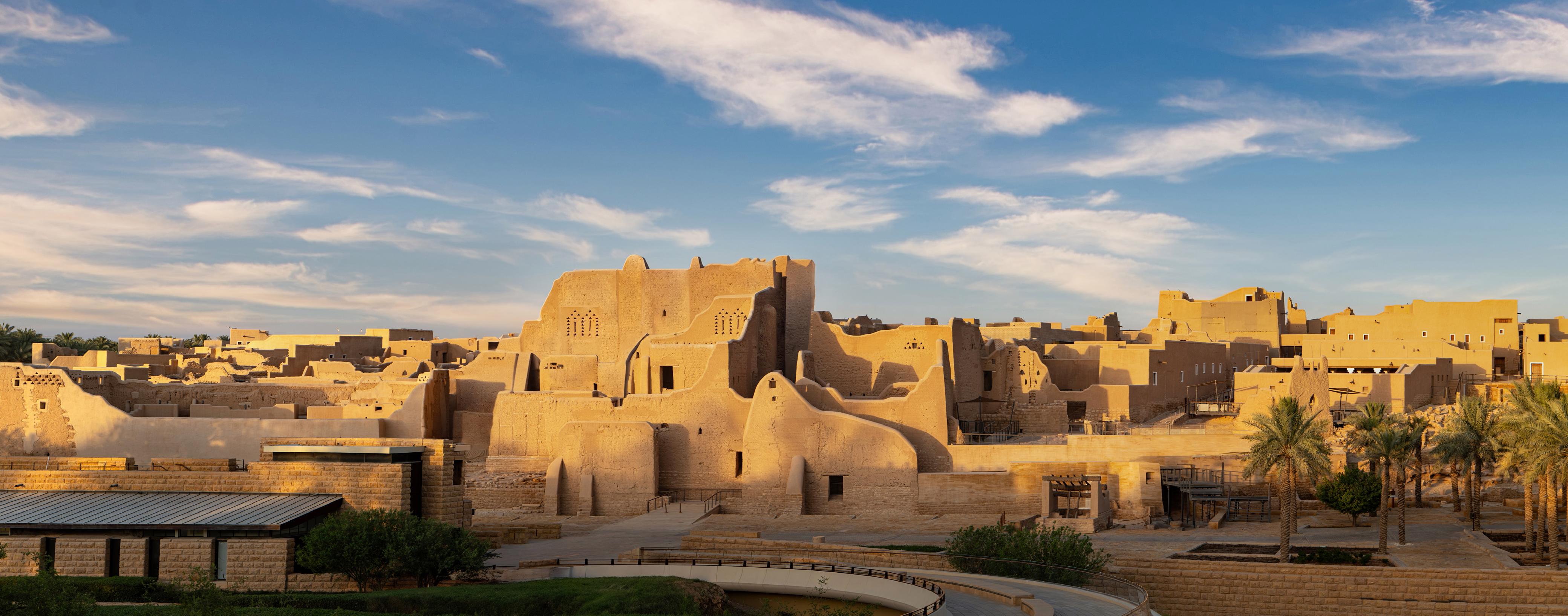 مشاريع مكاسب التطويرية عبر العقود